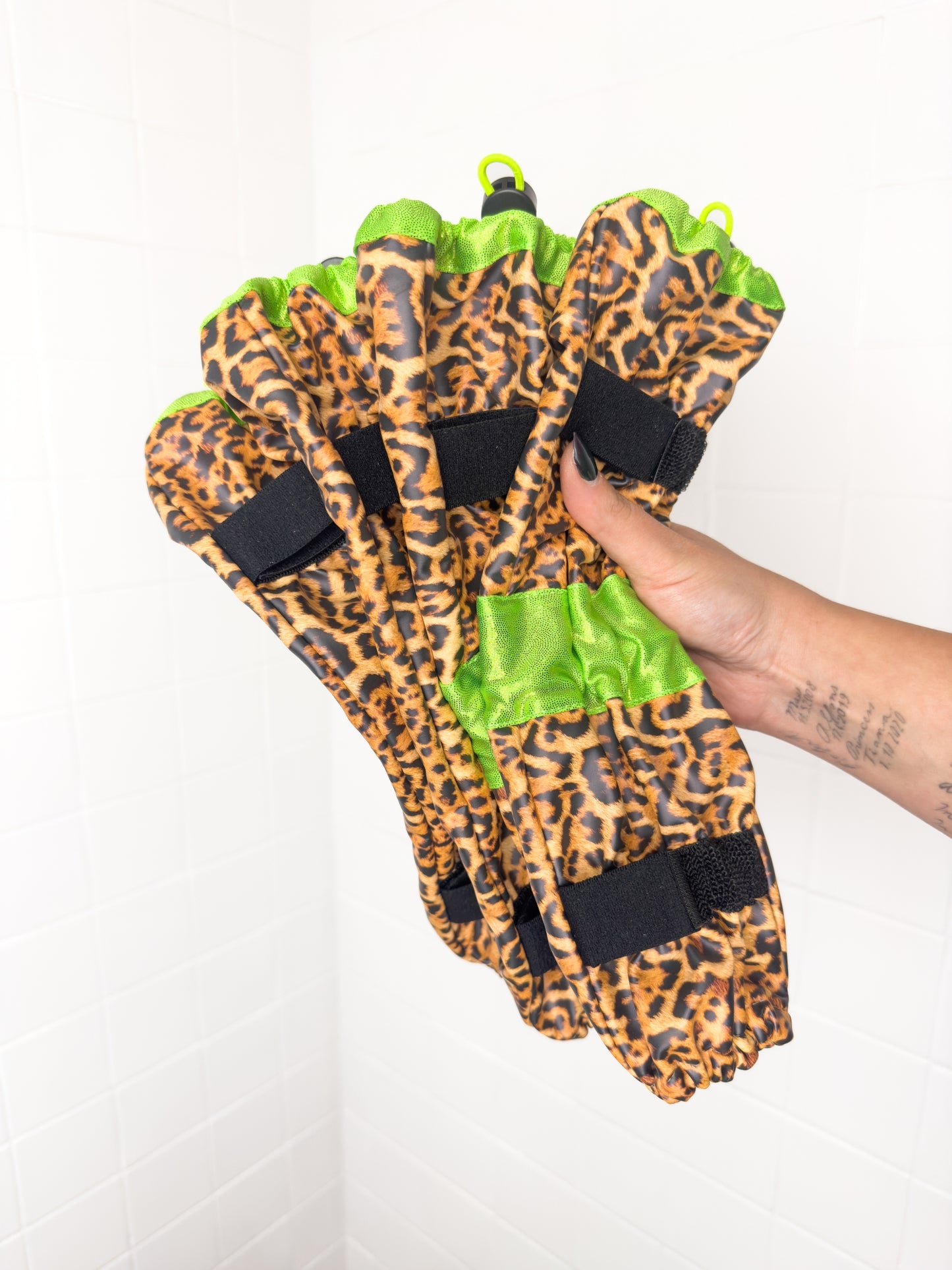 Collar + Leg Protectors Set: Standard Fluffy Magnetic Collar & Set of 4 Leg Protectors Neon Lime Leopard