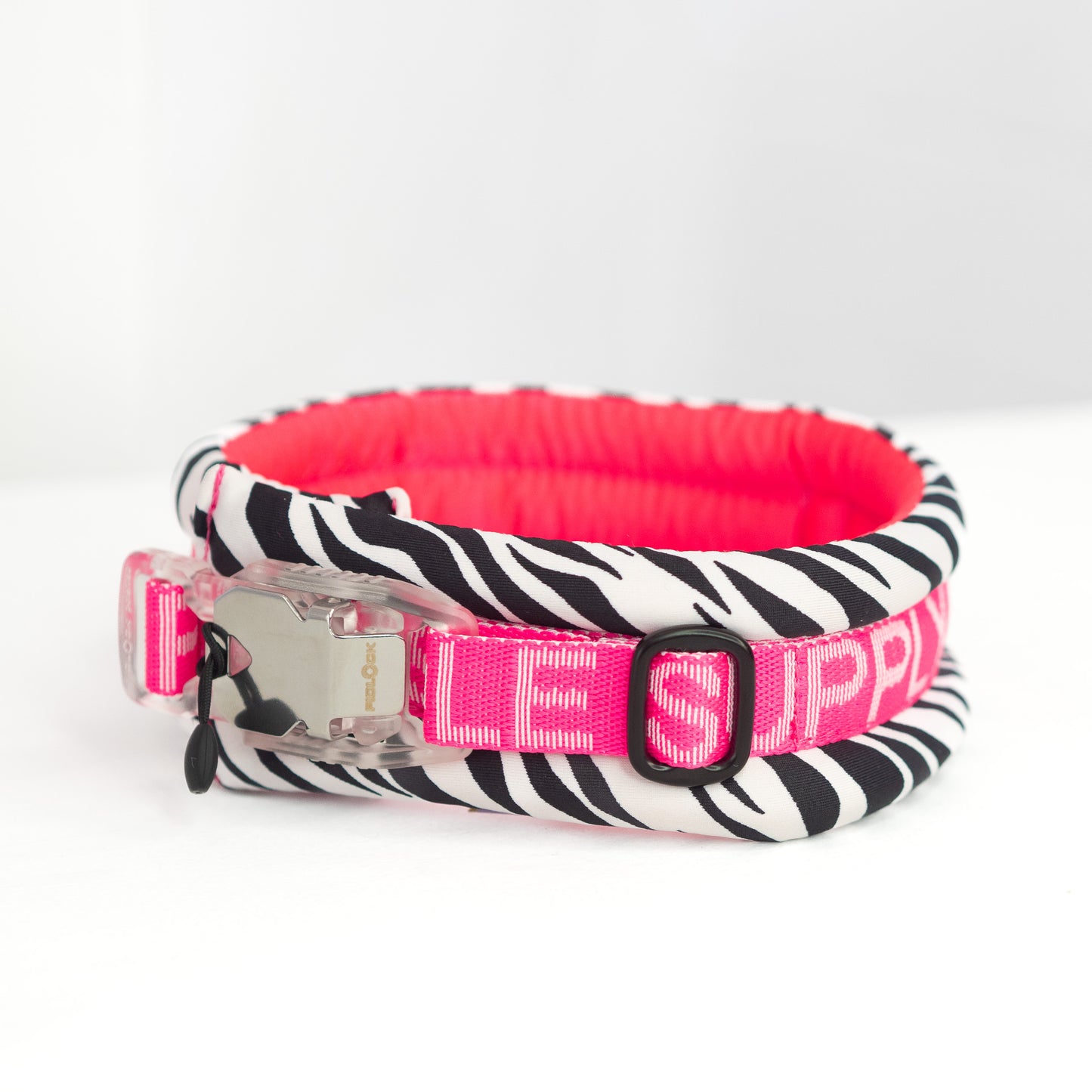 Poodle Mania Meets Safari Fluffy Magnetic Collar ® Zebra