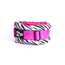 Načíst obrázek do prohlížeče Galerie, Toy / Miniature / Medium Fluffy Magnetic Collar Hot Zebra
