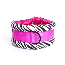 Load image into Gallery viewer, Standard Fluffy Magnetic Collar Hot Zebra
