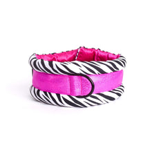 Načíst obrázek do prohlížeče Galerie, Toy / Miniature / Medium Fluffy Magnetic Collar Hot Zebra
