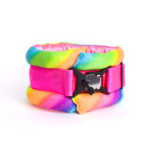 Load image into Gallery viewer, Standard Fluffy Magnetic Collar Shocking Rainbow
