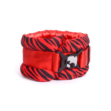 Načíst obrázek do prohlížeče Galerie, Standard Fluffy Magnetic Collar Candy Zebra
