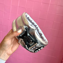 Load image into Gallery viewer, Standard Compact Magnetic Collar Eco Leather Frozen
