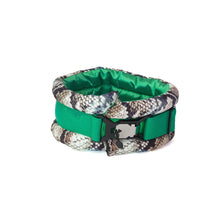 Načíst obrázek do prohlížeče Galerie, Toy / Miniature / Medium Fluffy Magnetic Collar Emerald Snake
