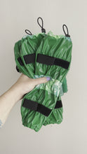 Načíst a přehrát video v prohlížeči Galerie, Collar + Leg Protectors Set: Standard Fluffy Magnetic Collar &amp; Set of 4 Leg Protectors Vivid Green
