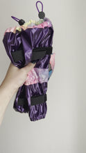 Načíst a přehrát video v prohlížeči Galerie, Collar + Leg Protectors Set: Standard Fluffy Magnetic Collar &amp; Set of 4 Leg Protectors Purple Turquoise
