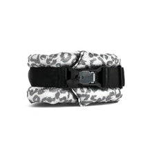 Load image into Gallery viewer, Medium Fluffy Magnetic Collar Holographic Leopard
