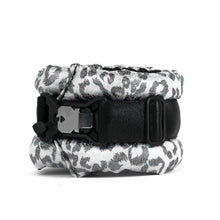 Načíst obrázek do prohlížeče Galerie, Standard Fluffy Magnetic Collar Holographic Leopard
