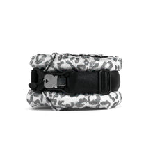 Load image into Gallery viewer, Toy / Miniature Fluffy Magnetic Collar Holographic Leopard

