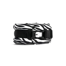 Load image into Gallery viewer, Medium Fluffy Magnetic Collar Black Zebra
